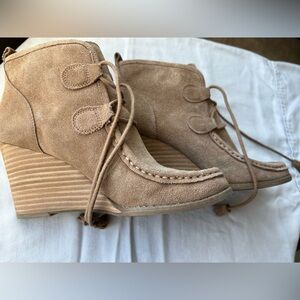 Lucky Brand Suede Ankle Wedge Platform Boots BOHO Tassels Hippie Gypsy